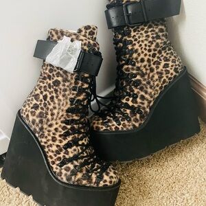 Cheetah Traitors Platforms